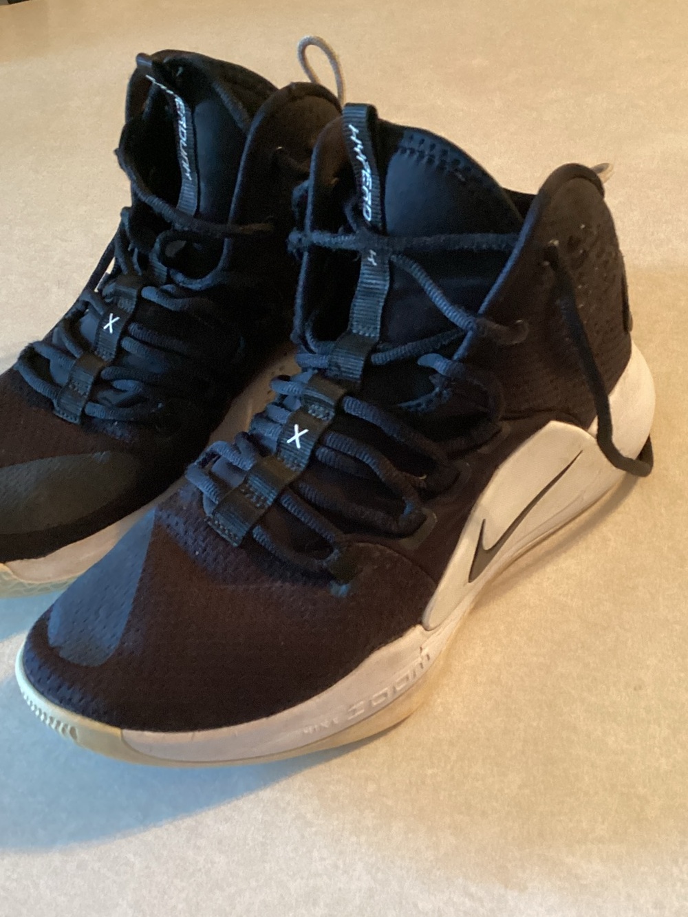 Nike Men’s Black and White Hyperdunk Sneakers size 6.5